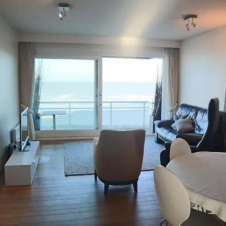 With Sea Views, Cleaning Included Lägenhet *